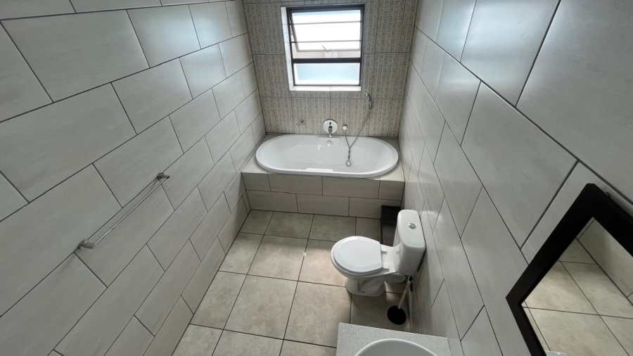 To Let 4 Bedroom Property for Rent in Fountains Estate Eastern Cape